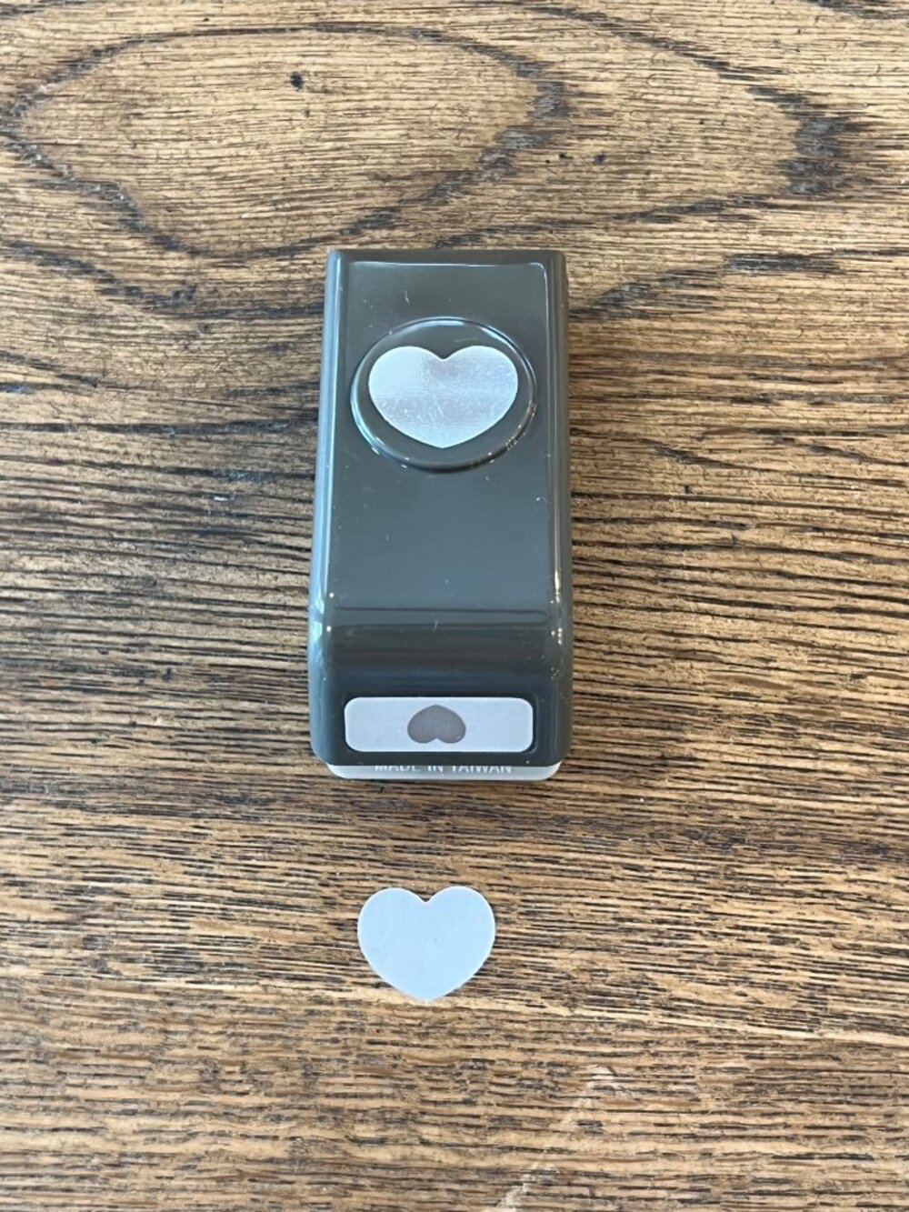 Stampin' Up! Heart Shape Small Paper Punch Craft Tool Scrapbooking Cardmaking